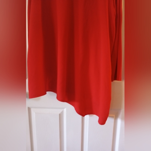 Diane Gilman women's red angled blouse - Picture 7 of 12